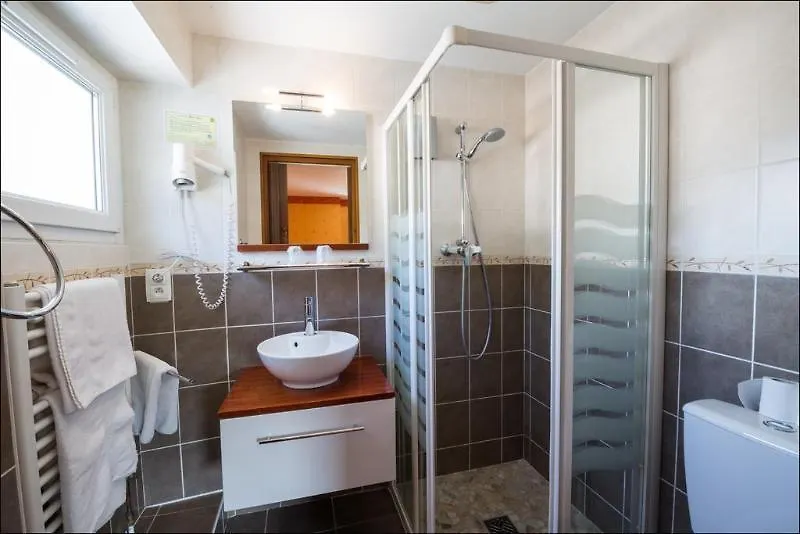 **  Hotel Bel'Air Jausiers Frankreich